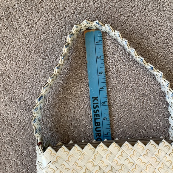 LAST CHANCE! Vintage 90s Upcycled white and gold wrapper purse EUC - Picture 9 of 10